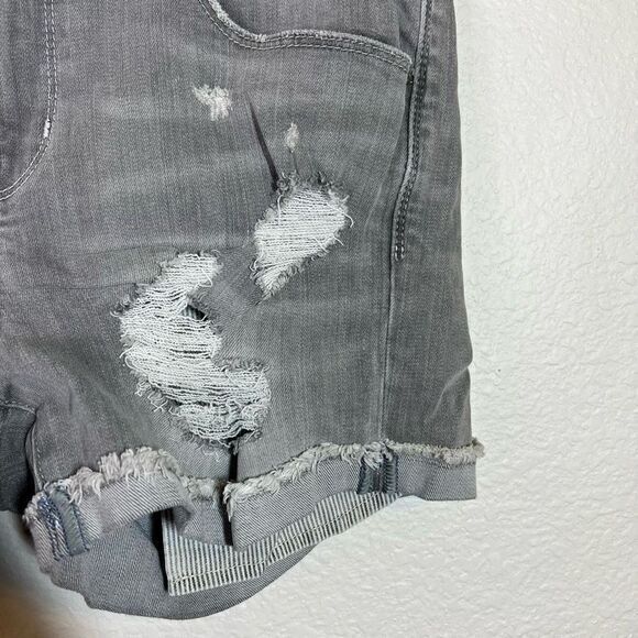 Treasure Bond Women's Distressed Jean Shorts Stretch Cuffed Cutout Gray Size 26 - Picture 2 of 8